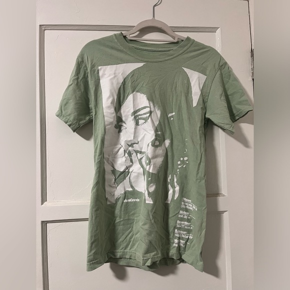 Ariana Grande Positions Deluxe t-shirt - Picture 2 of 3